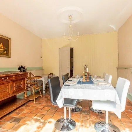 Casa de Férias Miremont, 7 Pieces, 13 Personnes - Fr-1-630-202